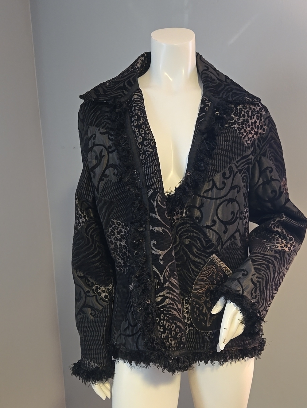 Yak Magik Vintage Women's Black Gold Patterned Blazer Pockets Size XL